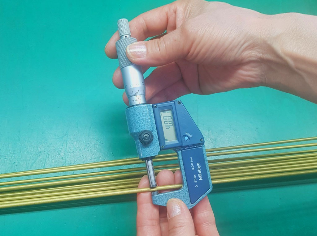 원자재 입고 및 검수 작업